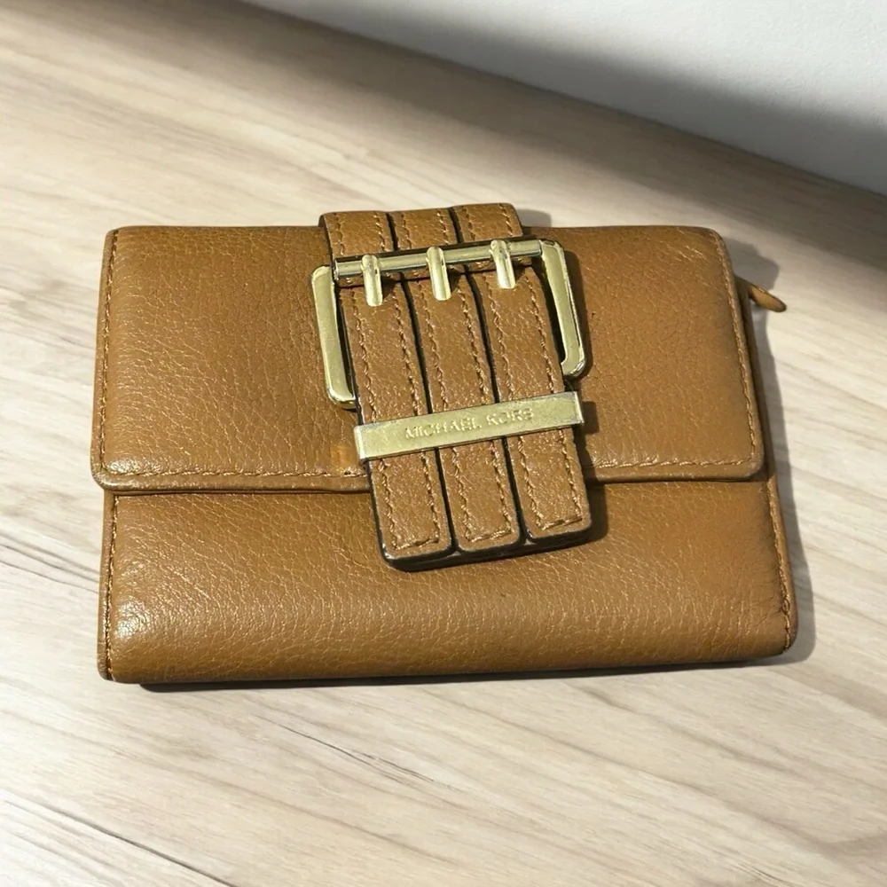 Michael Kors wallet trifold - Picture 1 of 9